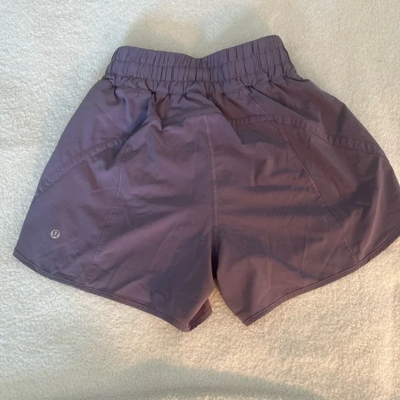 Lululemon Hotty-Hot High Rise Lined Shorts Size 6 - Picture 5 of 15